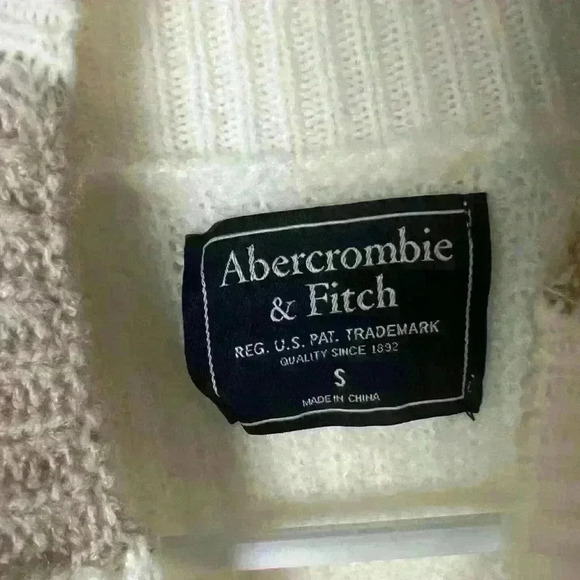 Abercrombie & Fitch Turtleneck Sweater - Picture 7 of 8